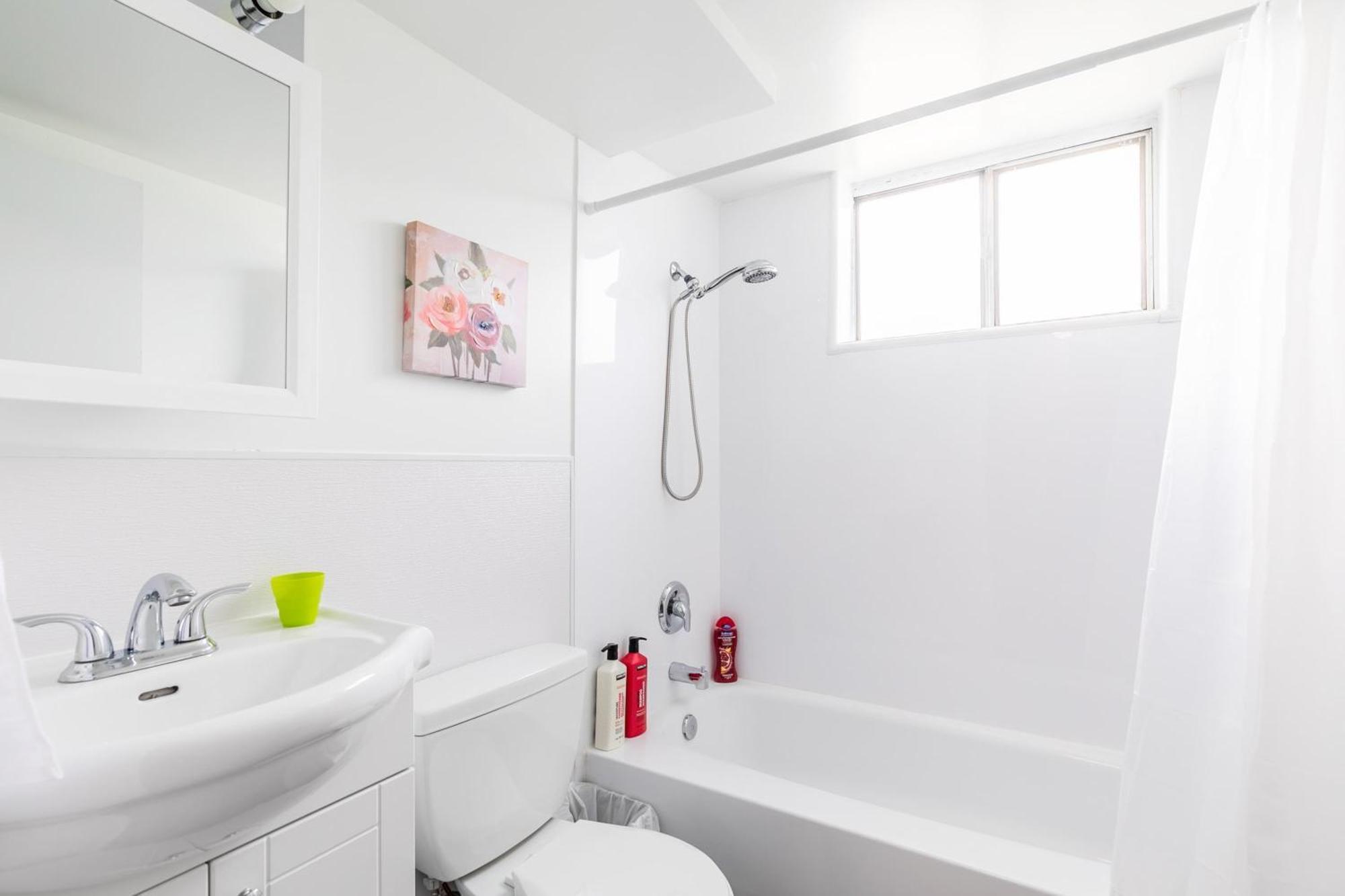Newly Renovated 2Br Unit In Glenview West Leilighet Hamilton Eksteriør bilde